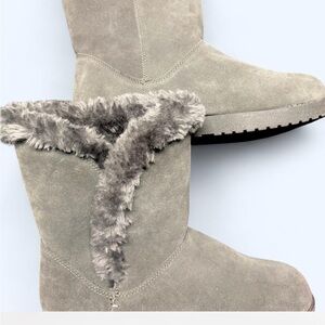 Cozy Gray Fur-Lined Women's Boots